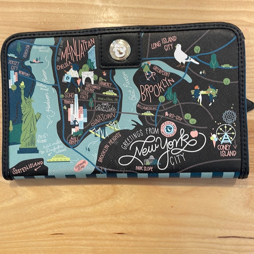 Wallet Spartina 449 Daufuskie Island. Inner and outer zippered pockets.
